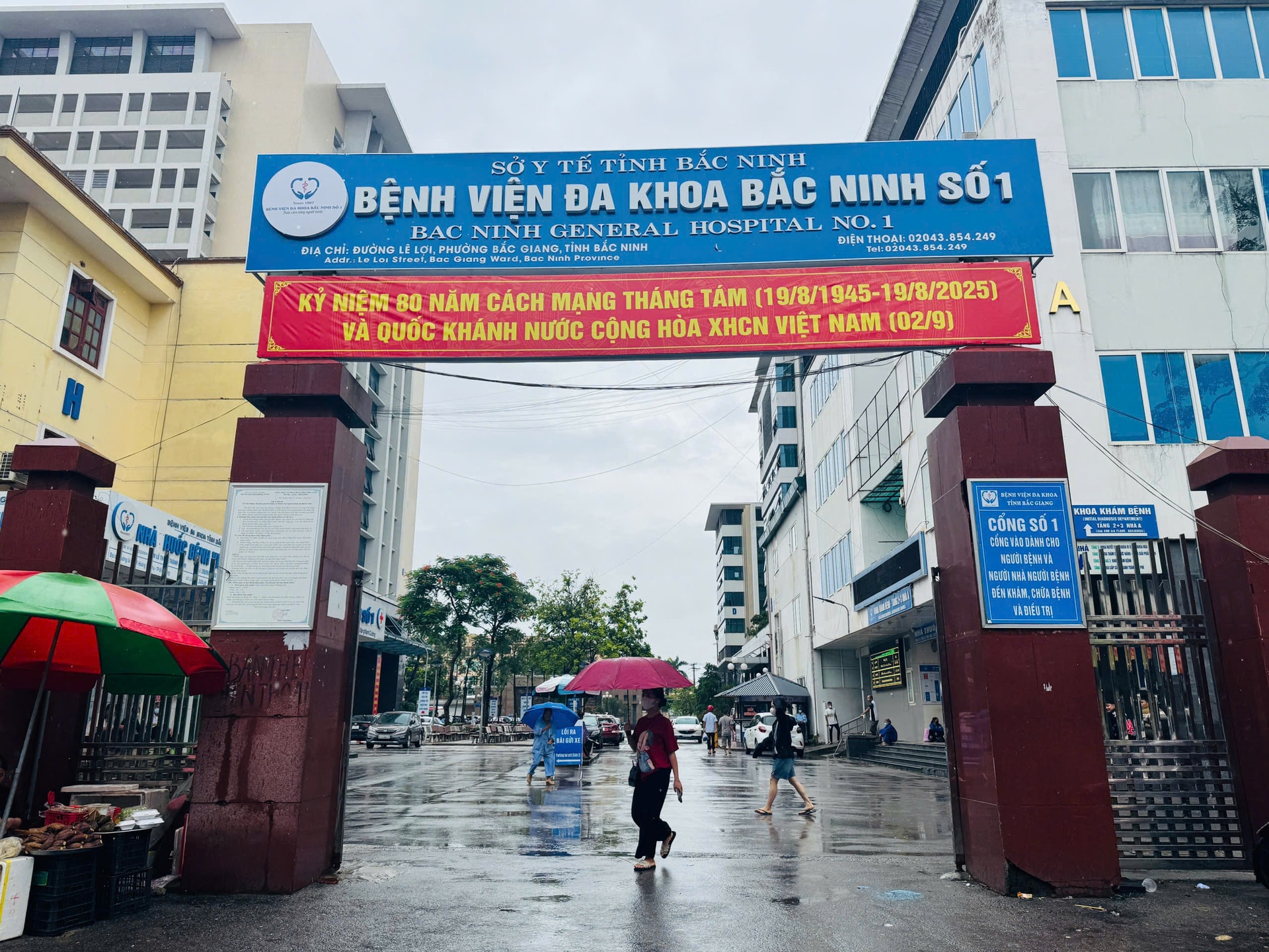Vụ xe cứu thương thu 21 triệu đồng cho quãng đường 200km: 3 cán bộ bị đình chỉ, hé lộ chi tiết bất ngờ - Ảnh 1. Vụ xe cứu thương thu 21 triệu đồng cho quãng đường 200km: 3 cán bộ bị đình chỉ, hé lộ chi tiết bất ngờ - Ảnh 1.