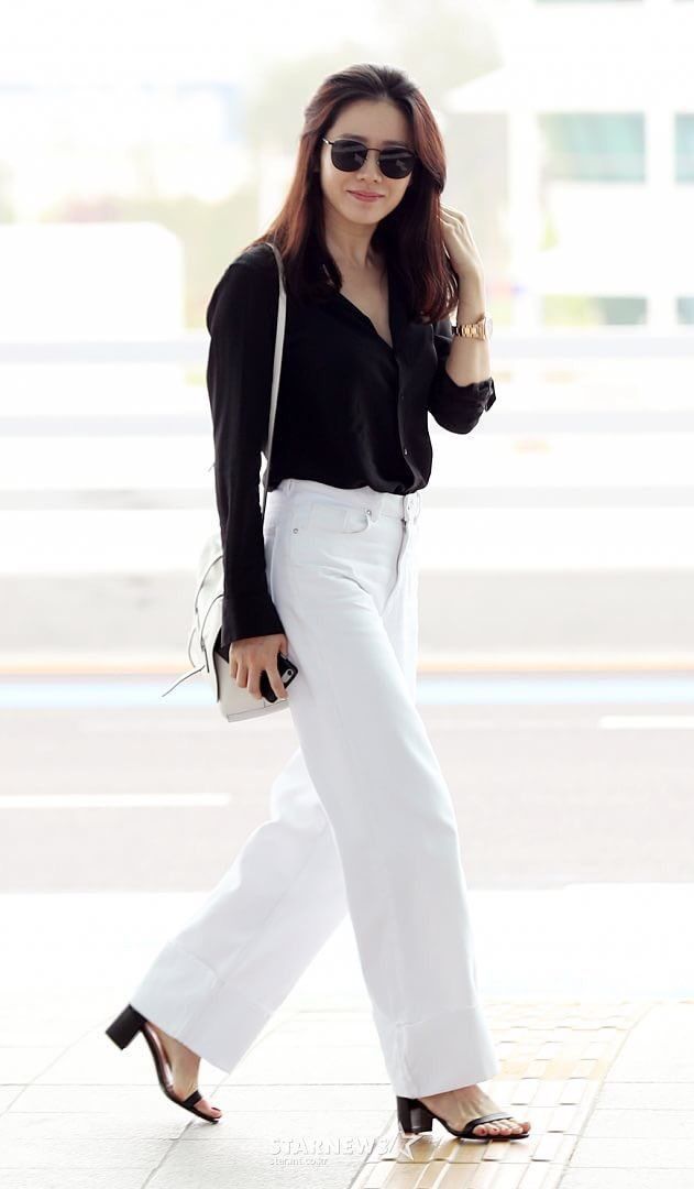 Son Ye Jin toàn mặc đồ siêu đơn giản ra sân bay, nhưng kỳ lạ là luôn đẹp và chuẩn mốt - Ảnh 5. Son Ye Jin toàn mặc đồ siêu đơn giản ra sân bay, nhưng kỳ lạ là luôn đẹp và chuẩn mốt - Ảnh 5.