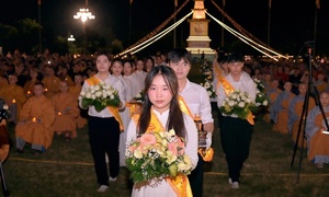 Bông hồng cài áo mùa Vu lan: Đàn lễ đâu bằng cái nắm tay dành cho cha mẹ - Ảnh 5. Bông hồng cài áo mùa Vu lan: Đàn lễ đâu bằng cái nắm tay dành cho cha mẹ - Ảnh 5.