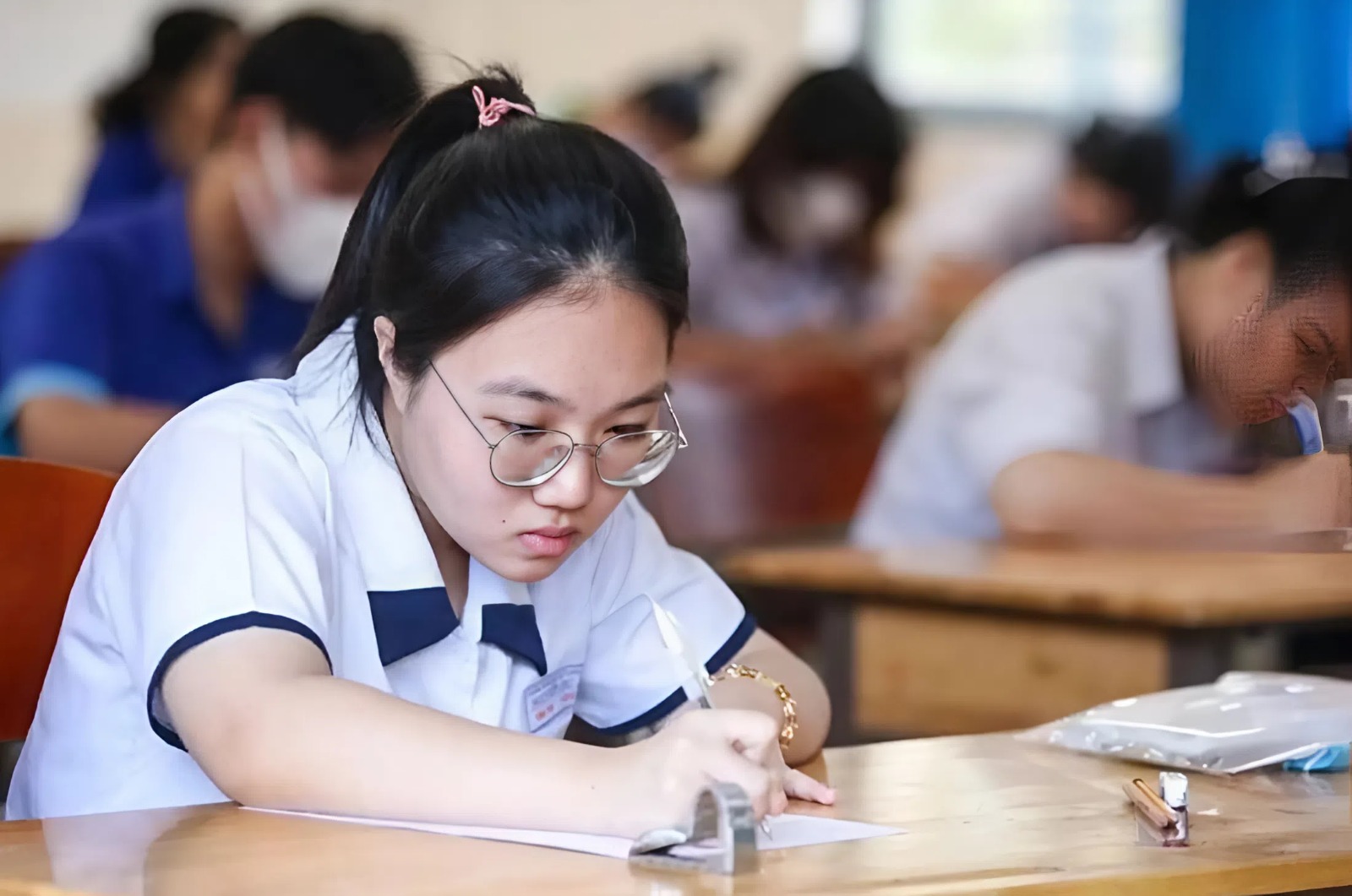 Tranh cãi: Một chính sách trong tuyển sinh ĐH đang vô tình ưu ái học sinh khá giả, gây mất công bằng xã hội?- Ảnh 1. Tranh cãi: Một chính sách trong tuyển sinh ĐH đang vô tình ưu ái học sinh khá giả, gây mất công bằng xã hội?- Ảnh 1.