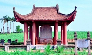 Loạt lăng mộ ở Huế bị đóng cọc thô bạo: Ban quản lý dự án xin lỗi người dân - Ảnh 6. Loạt lăng mộ ở Huế bị đóng cọc thô bạo: Ban quản lý dự án xin lỗi người dân - Ảnh 6.