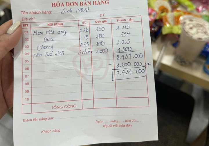 3 chùm nho giá 4,5 triệu đồng: Quản lý thị trường Lạng Sơn vào cuộc - Ảnh 1. 3 chùm nho giá 4,5 triệu đồng: Quản lý thị trường Lạng Sơn vào cuộc - Ảnh 1.