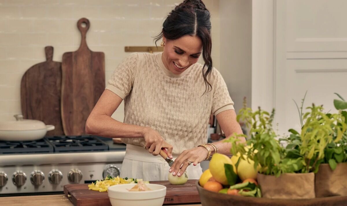 Ra mắt thương hiệu As Ever, Meghan Markle lại vấp lỗi kỹ thuật đến "bọ bò trên bánh" khiến dư luận dậy sóng- Ảnh 1. Ra mắt thương hiệu As Ever, Meghan Markle lại vấp lỗi kỹ thuật đến "bọ bò trên bánh" khiến dư luận dậy sóng- Ảnh 1.