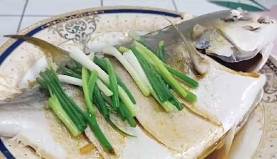 "Làm sao để hấp cá chim thơm ngon, mềm mại, đậm đà mà không tanh?": Đầu bếp lâu năm sẽ chỉ mẹo từ A-Z - Ảnh 8. "Làm sao để hấp cá chim thơm ngon, mềm mại, đậm đà mà không tanh?": Đầu bếp lâu năm sẽ chỉ mẹo từ A-Z - Ảnh 8.