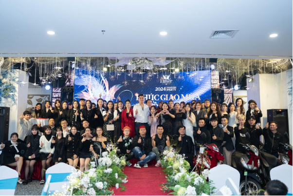 Elmer Quyên Nguyễn chuyển giao công nghệ trị nám - Bứt phá hiệu quả, nâng tầm spa Việt - Ảnh 5. Elmer Quyên Nguyễn chuyển giao công nghệ trị nám - Bứt phá hiệu quả, nâng tầm spa Việt - Ảnh 5.
