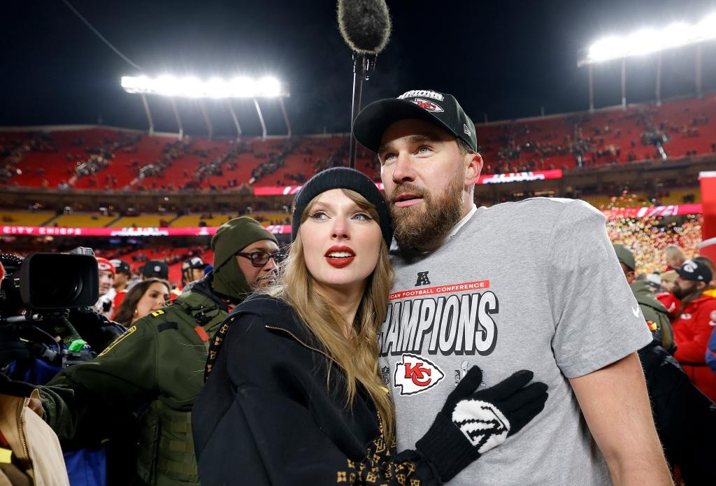 taylor-swift-travis-kelce-engage-1-1756291830000971482350-1756351480330-17563514807931949908169.jpg