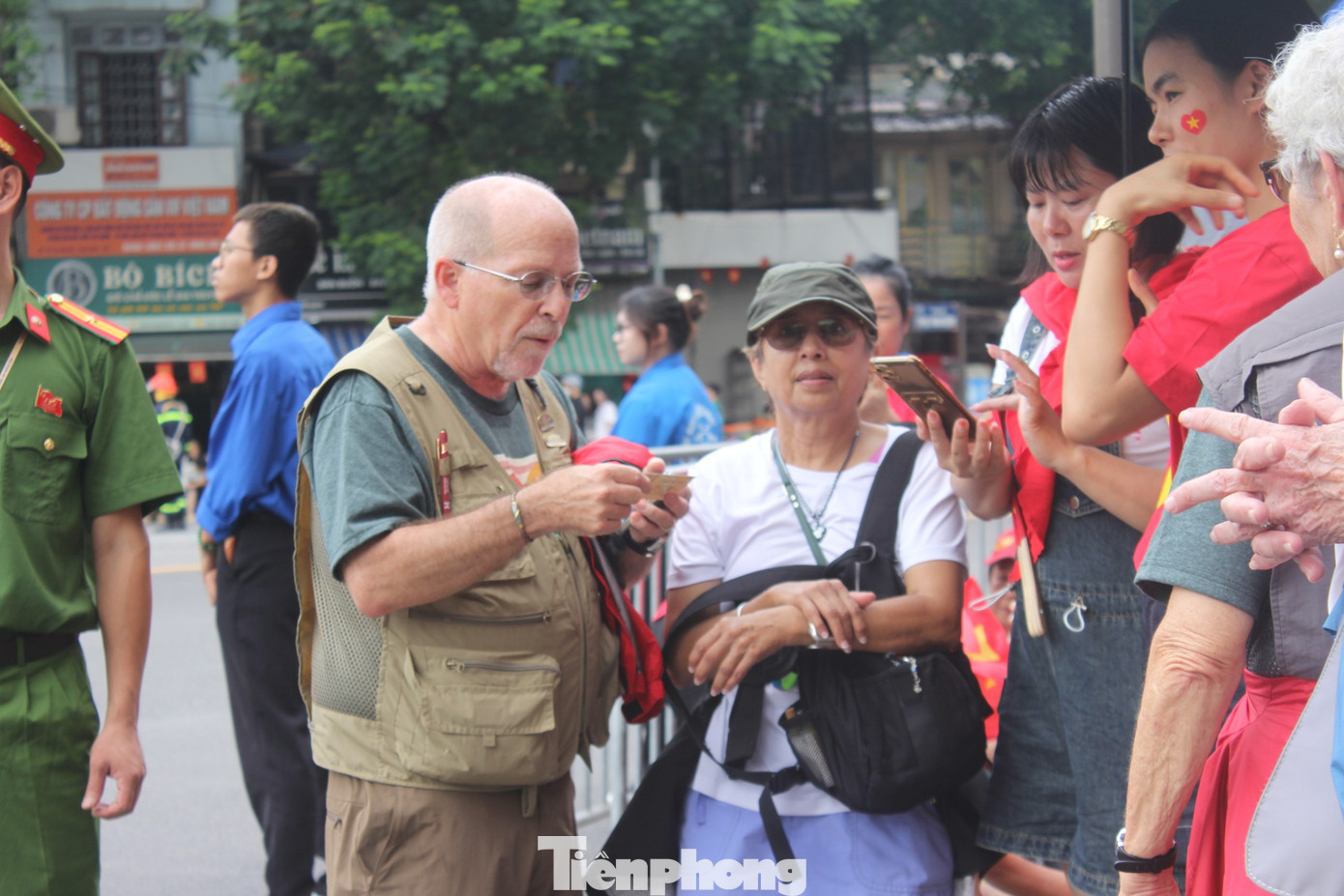 tp-cho-thue-ghe-xem-hop-luyen-a80-15-1756350157084-1756350157620338554893.jpg