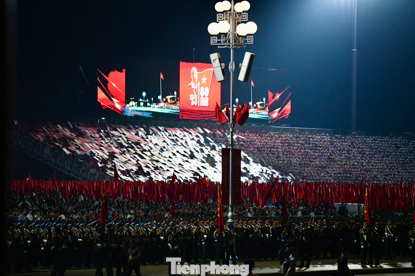 tp-du-khach-nuoc-ngoai-1756350161098-1756350161354276755610.png