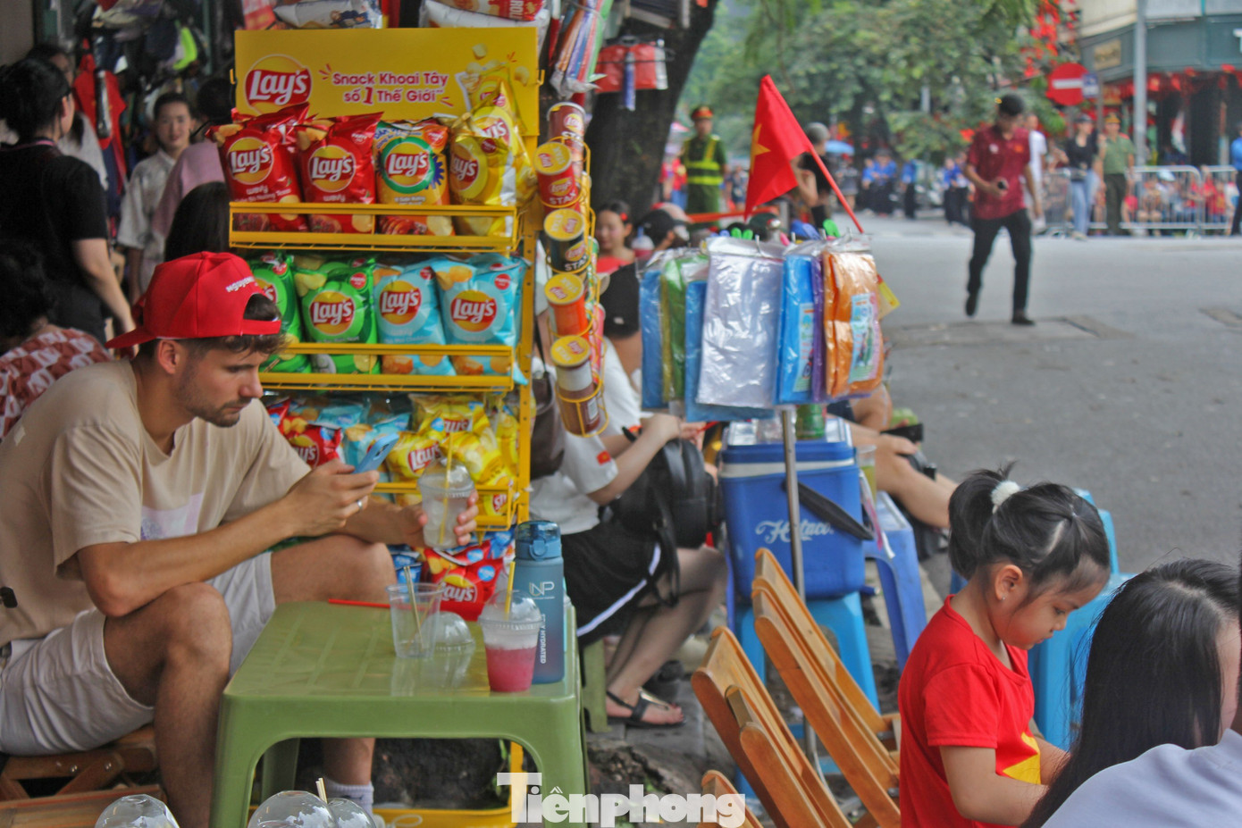 tp-khach-nuoc-ngoai-xem-dieu-binh-1756350150095-1756350150192189425527.png