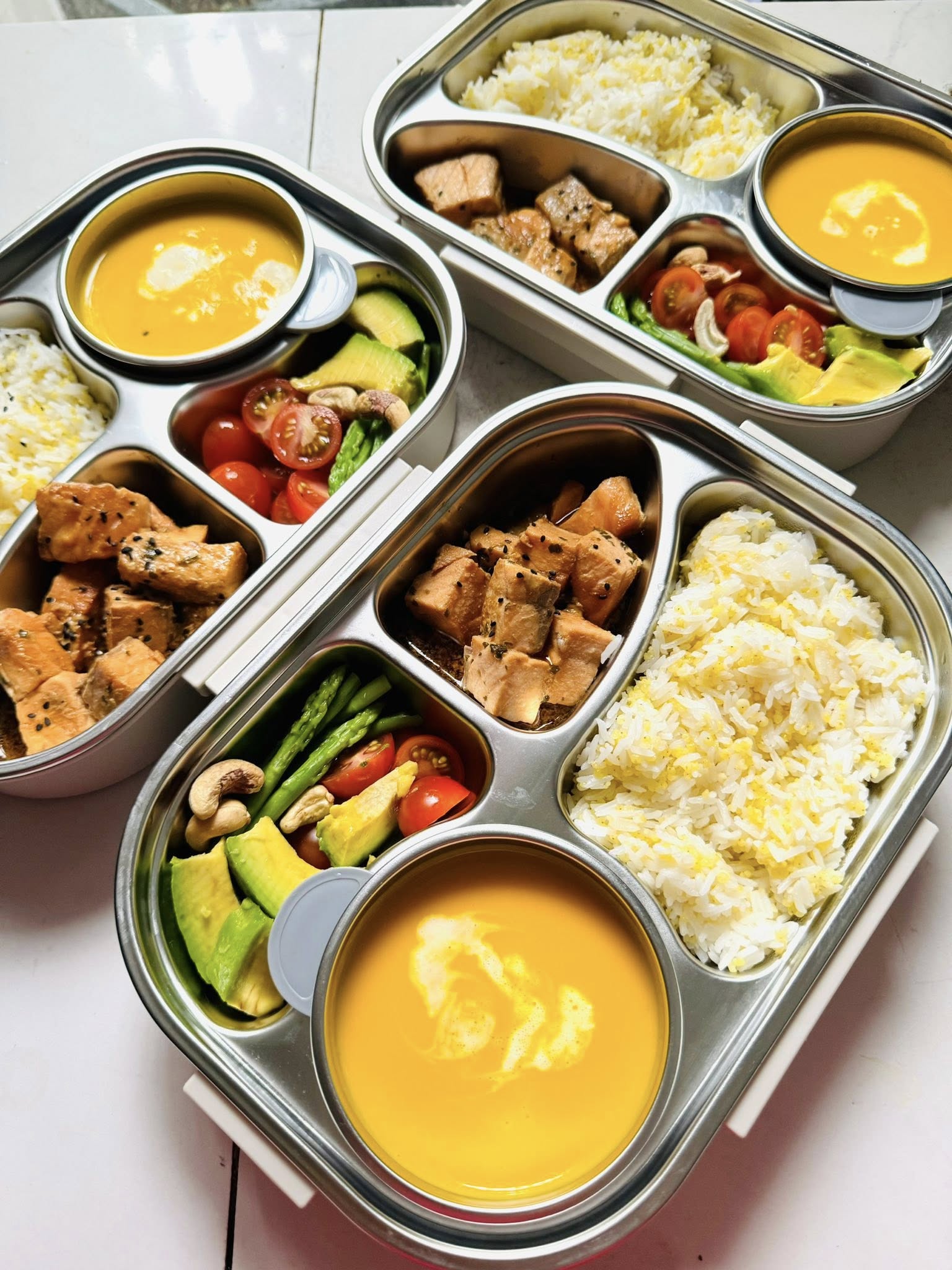 Hộp cơm mẹ nấu cho 3 con gây sốt mạng xã hội, hội chị em rần rần ‘Chị nhận nuôi thêm con không?’”- Ảnh 3. Hộp cơm mẹ nấu cho 3 con gây sốt mạng xã hội, hội chị em rần rần ‘Chị nhận nuôi thêm con không?’”- Ảnh 3.