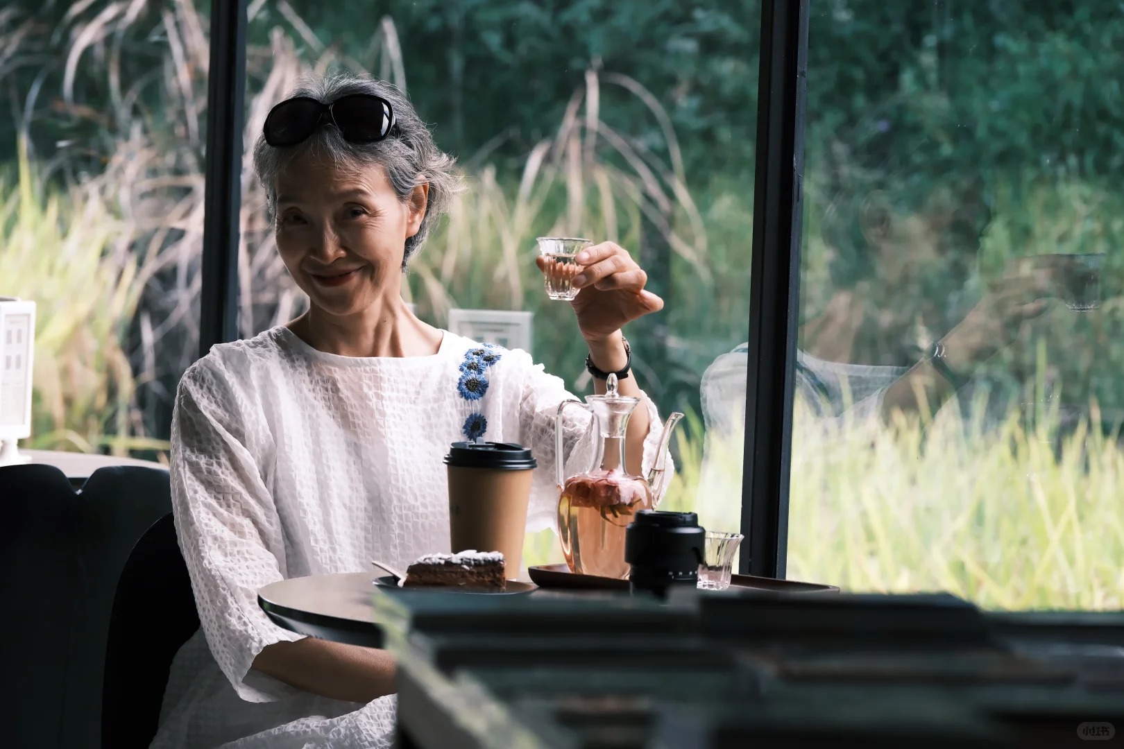 "Tuổi 65 có gì để mơ ước?": Cùng con gái đi du lịch miền quê, nghỉ dưỡng tại khách sạn 7 sao ở Dubai - Ảnh 1. "Tuổi 65 có gì để mơ ước?": Cùng con gái đi du lịch miền quê, nghỉ dưỡng tại khách sạn 7 sao ở Dubai - Ảnh 1.