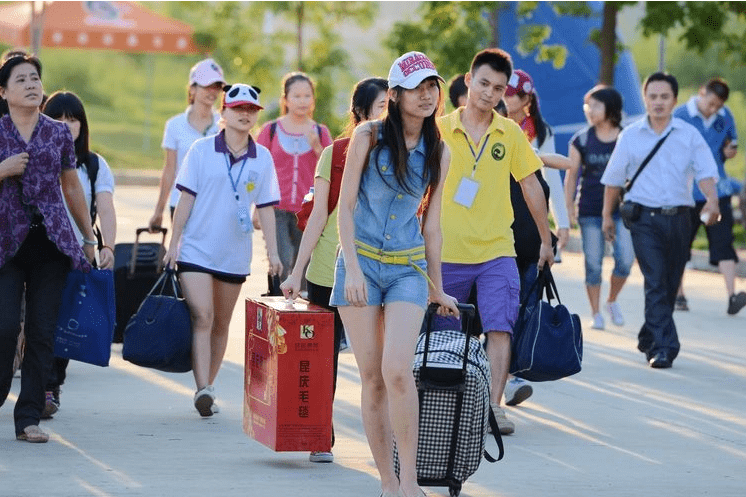 Lên thành phố nhập học gặp ngay đàn anh nhiệt tình ở ga tàu, 10 phút sau nữ sinh phải báo cảnh sát- Ảnh 1. Lên thành phố nhập học gặp ngay đàn anh nhiệt tình ở ga tàu, 10 phút sau nữ sinh phải báo cảnh sát- Ảnh 1.