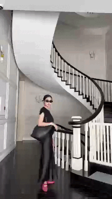 Hà Tăng có đôi chân đầy khuyết điểm nhưng Hà Tăng có đôi chân đầy khuyết điểm nhưng