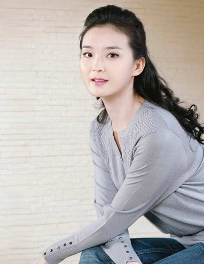 Nàng "Tình Nhi" Vương Diễm đã 51 tuổi vẫn trẻ đẹp: Bị "nghiện" 1 món nước chống già rất quen thuộc với người Việt - Ảnh 4. Nàng "Tình Nhi" Vương Diễm đã 51 tuổi vẫn trẻ đẹp: Bị "nghiện" 1 món nước chống già rất quen thuộc với người Việt - Ảnh 4.
