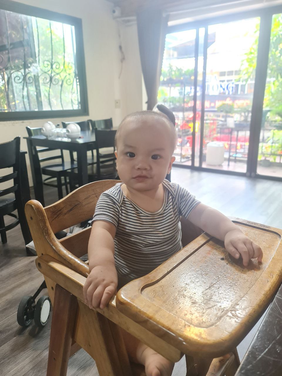 Con cứ đến bữa cơm là lắc đầu lia lịa, lỗi có phải tại sữa?- Ảnh 2.