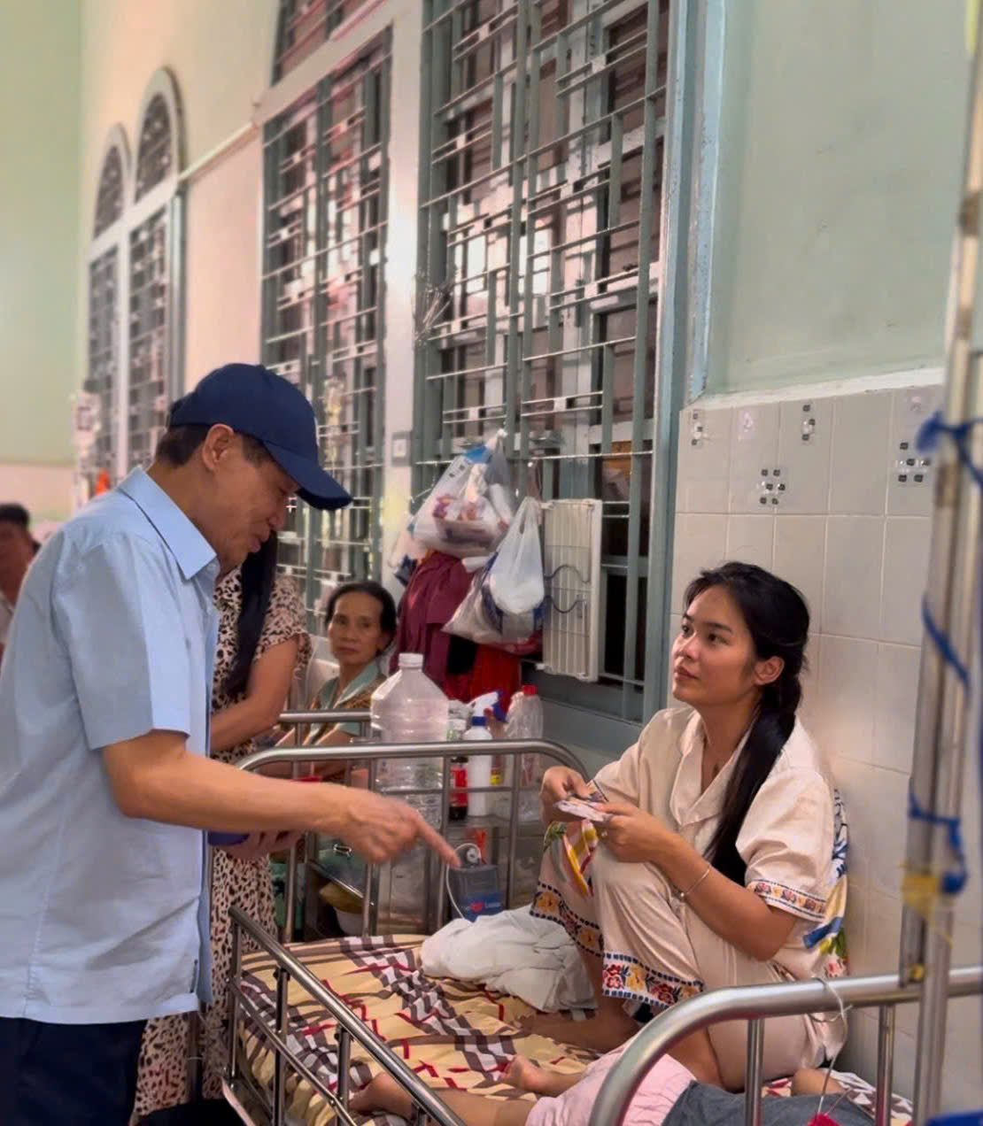 &quot;Ông Tiên giữa đời thường&quot; Johnathan Hạnh Nguyễn và những phong bao lì xì Tết Độc lập - Ảnh 1.