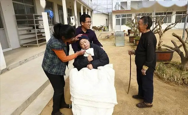 Ăn không đúng, não của bạn sẽ teo nhanh hơn một bước? Bác sĩ chỉ ra 4 loại thực phẩm là &quot;chất gia tốc&quot; teo não, bỏ ngay từ hôm nay- Ảnh 1.