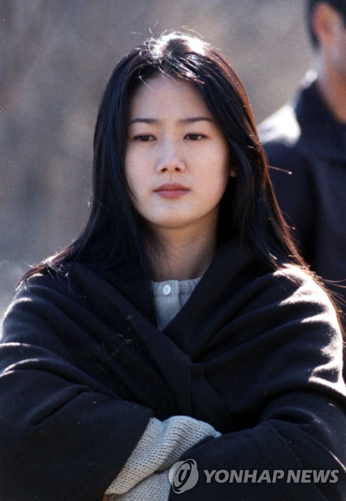 Bí ẩn nhan sắc là "kỳ phùng địch thủ" của Lee Young Ae, độ nổi tiếng bằng cả Son Ye Jin, Suzy và Kim Tae Ri thời nay cộng lại- Ảnh 7. Bí ẩn nhan sắc là "kỳ phùng địch thủ" của Lee Young Ae, độ nổi tiếng bằng cả Son Ye Jin, Suzy và Kim Tae Ri thời nay cộng lại- Ảnh 7.