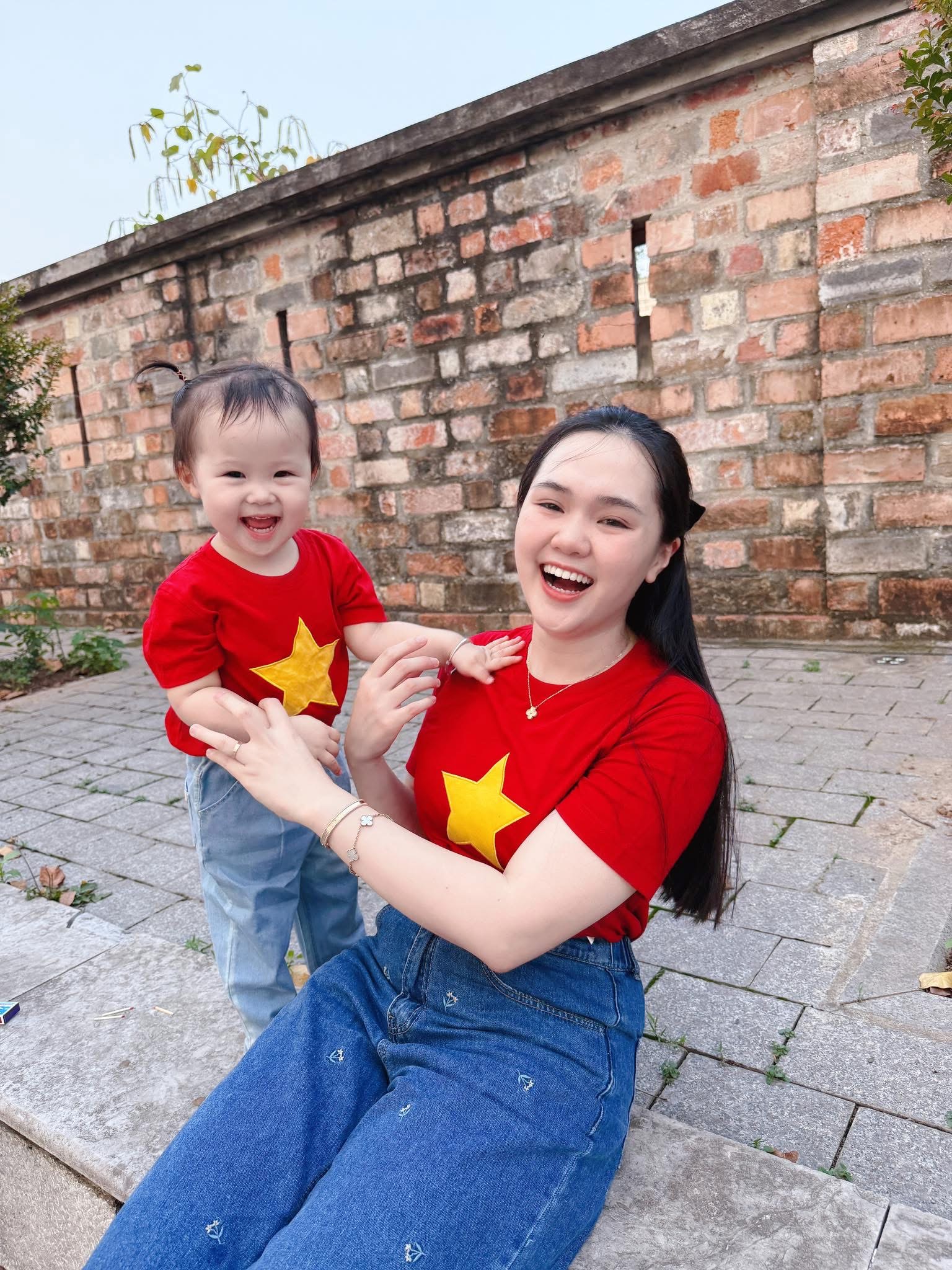 Mừng sinh nhật con gái 2 tuổi, vợ chồng cầu thủ Duy Mạnh khiến dân mạng cười nghiêng ngả vì ảnh hài hước của bé Cony- Ảnh 2.