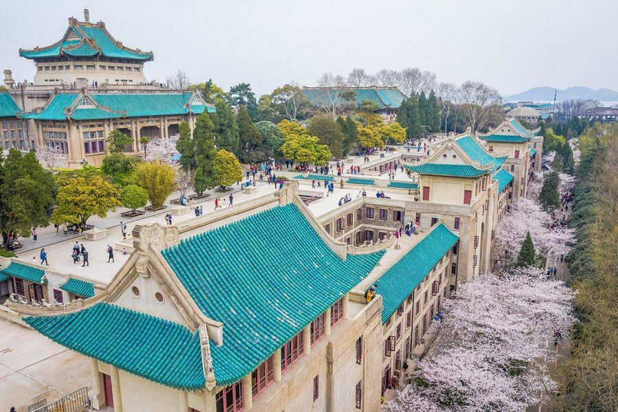 Nam sinh gãi ngứa trong thư viện bị chị khóa trên tố quấy rối tình dục đến mức muốn tự tử: Tòa tuyên bố sốc, "nạn nhân" hóa tâm điểm chỉ trích- Ảnh 3. Nam sinh gãi ngứa trong thư viện bị chị khóa trên tố quấy rối tình dục đến mức muốn tự tử: Tòa tuyên bố sốc, "nạn nhân" hóa tâm điểm chỉ trích- Ảnh 3.