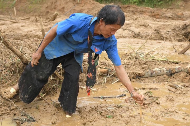 Lũ dữ xé toạc núi rừng, bản làng ở Điện Biên thành biển bùn hoang tàn - Ảnh 4.