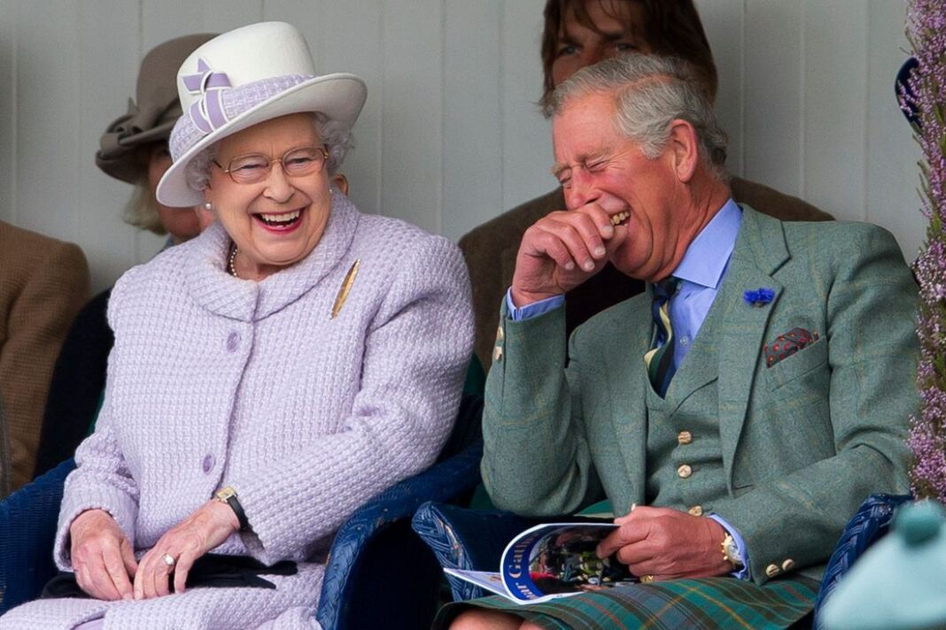 Sự thật ít ai biết về Nữ hoàng Elizabeth II: "Cây hài giấu nghề" với tài bắt chước siêu đỉnh, từng giả giọng cả người phục vụ- Ảnh 2. Sự thật ít ai biết về Nữ hoàng Elizabeth II: "Cây hài giấu nghề" với tài bắt chước siêu đỉnh, từng giả giọng cả người phục vụ- Ảnh 2.