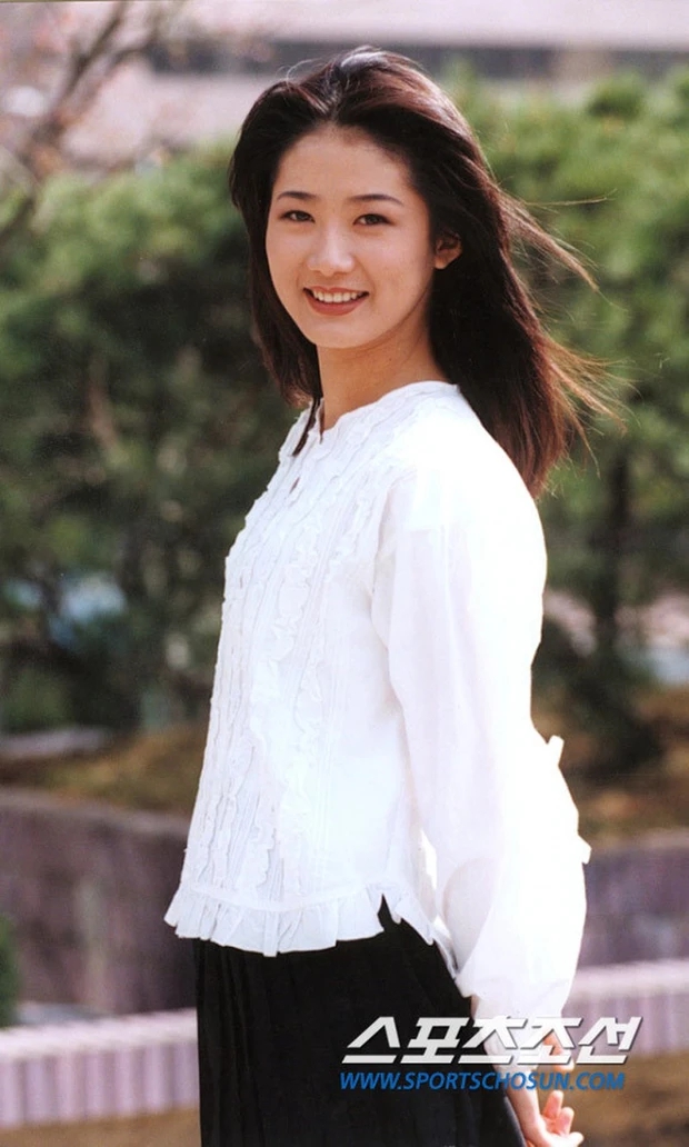 Bí ẩn nhan sắc là "kỳ phùng địch thủ" của Lee Young Ae, độ nổi tiếng bằng cả Son Ye Jin, Suzy và Kim Tae Ri thời nay cộng lại- Ảnh 14. Bí ẩn nhan sắc là "kỳ phùng địch thủ" của Lee Young Ae, độ nổi tiếng bằng cả Son Ye Jin, Suzy và Kim Tae Ri thời nay cộng lại- Ảnh 14.