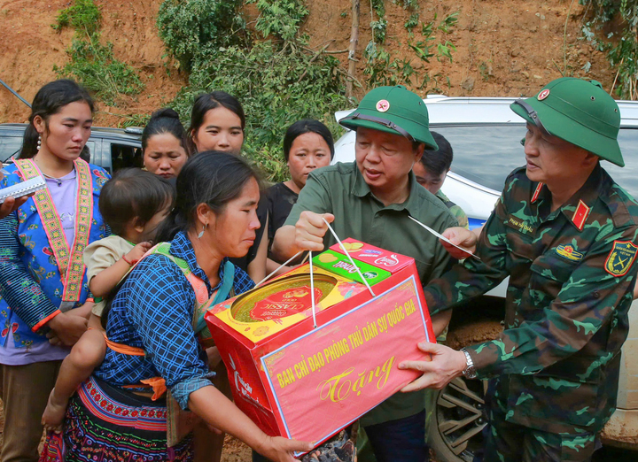 Lũ dữ xé toạc núi rừng, bản làng ở Điện Biên thành biển bùn hoang tàn - Ảnh 11.
