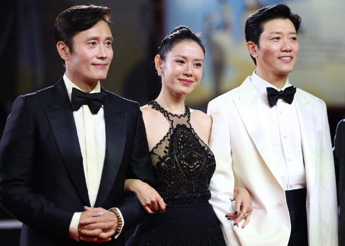 Son Ye Jin đổ bộ thảm đỏ LHP Venice: Visual bị Son Ye Jin đổ bộ thảm đỏ LHP Venice: Visual bị