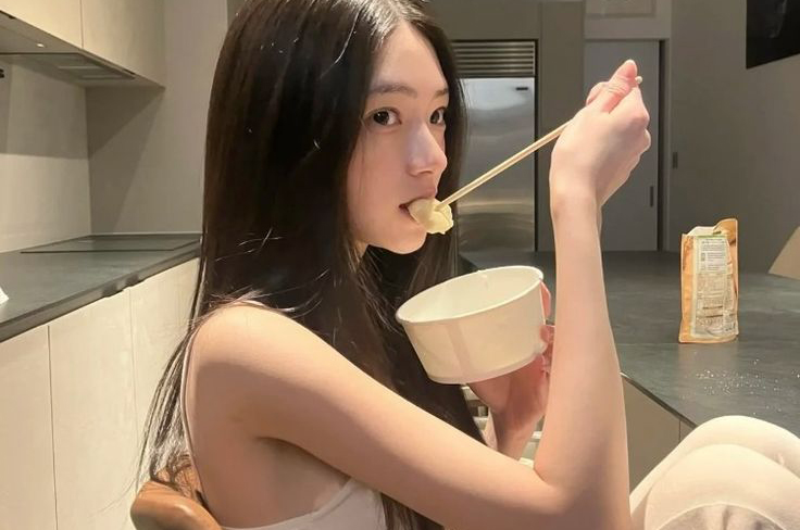 7 thói quen khi ngủ thường thấy ở người trẻ lâu, sống thọ: Nghe là muốn học theo ngay! - Ảnh 4. 7 thói quen khi ngủ thường thấy ở người trẻ lâu, sống thọ: Nghe là muốn học theo ngay! - Ảnh 4.