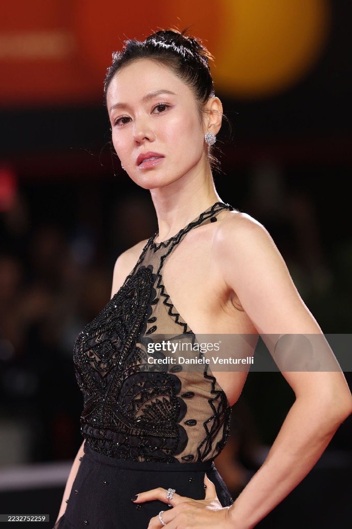 Son Ye Jin đổ bộ thảm đỏ LHP Venice: Visual bị Son Ye Jin đổ bộ thảm đỏ LHP Venice: Visual bị