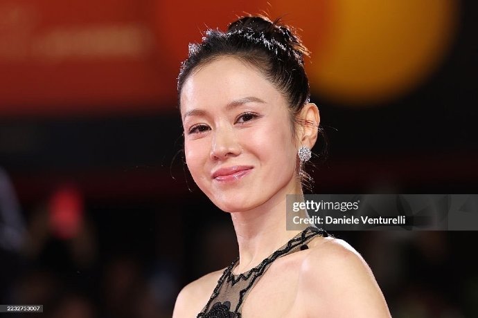 Son Ye Jin đổ bộ thảm đỏ LHP Venice: Visual bị Son Ye Jin đổ bộ thảm đỏ LHP Venice: Visual bị