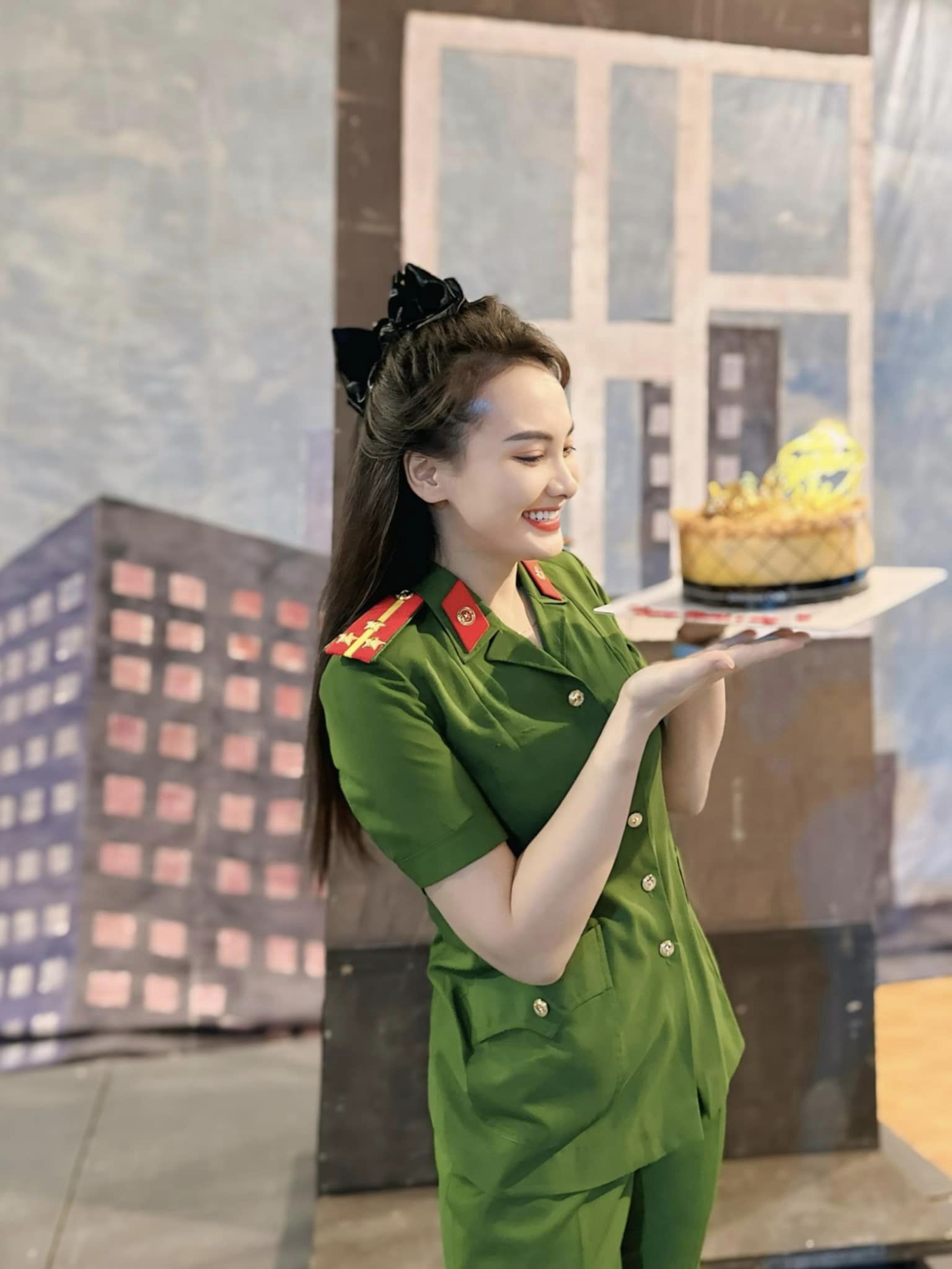 Nữ nghệ sĩ đình đám là thượng úy công an, sở hữu nhiều bất động sản, xe sang, được chồng cưng chiều - Ảnh 4.