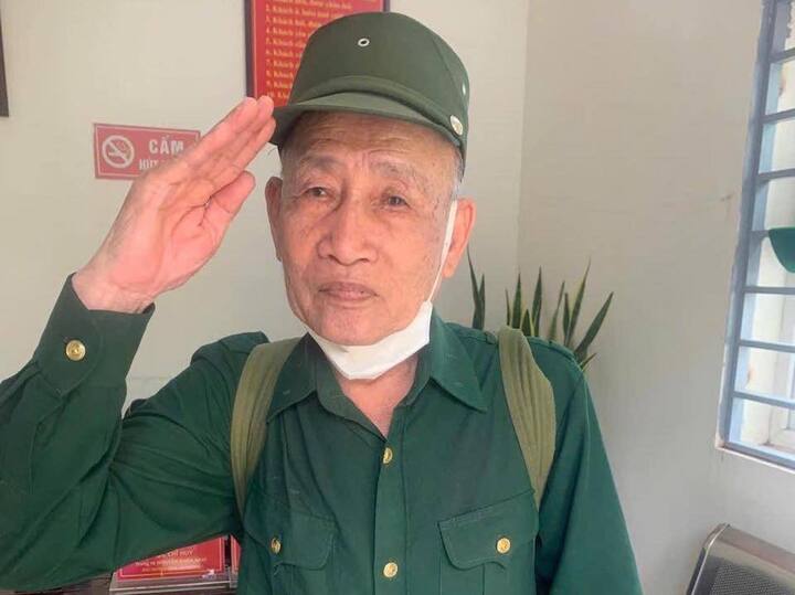 Công an Hà Nội thông báo tìm người thân cho cựu chiến binh đi lạc - Ảnh 1. Công an Hà Nội thông báo tìm người thân cho cựu chiến binh đi lạc - Ảnh 1.