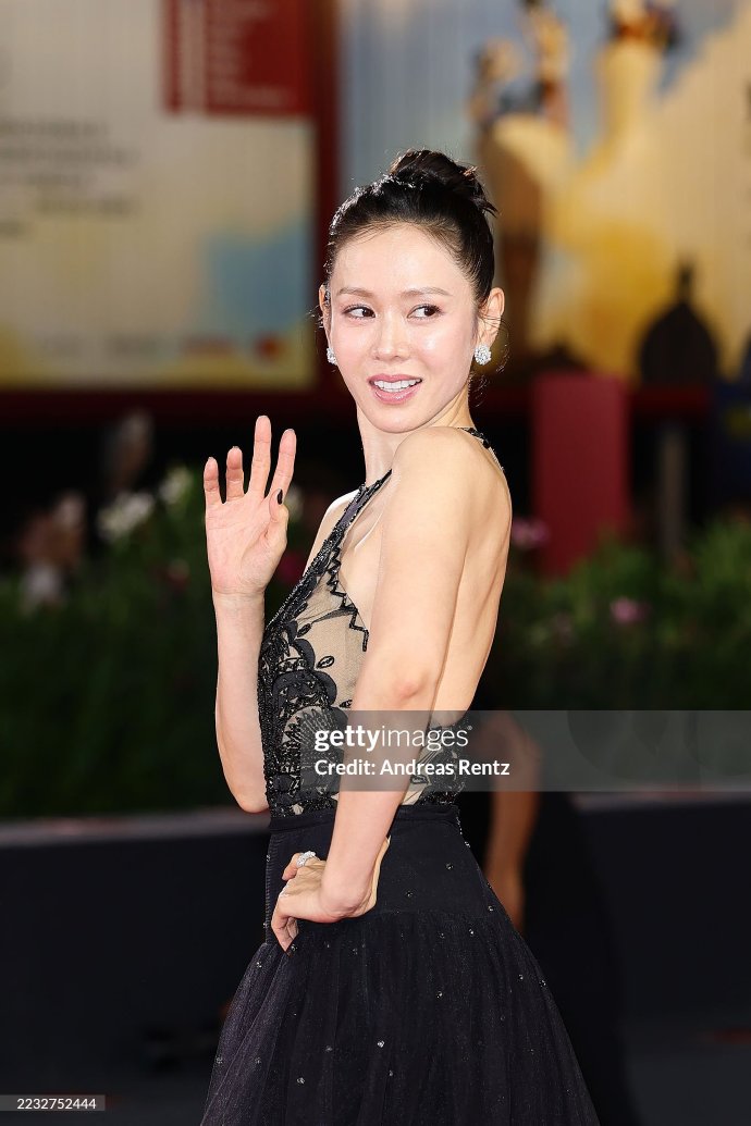 Son Ye Jin đổ bộ thảm đỏ LHP Venice: Visual bị Son Ye Jin đổ bộ thảm đỏ LHP Venice: Visual bị