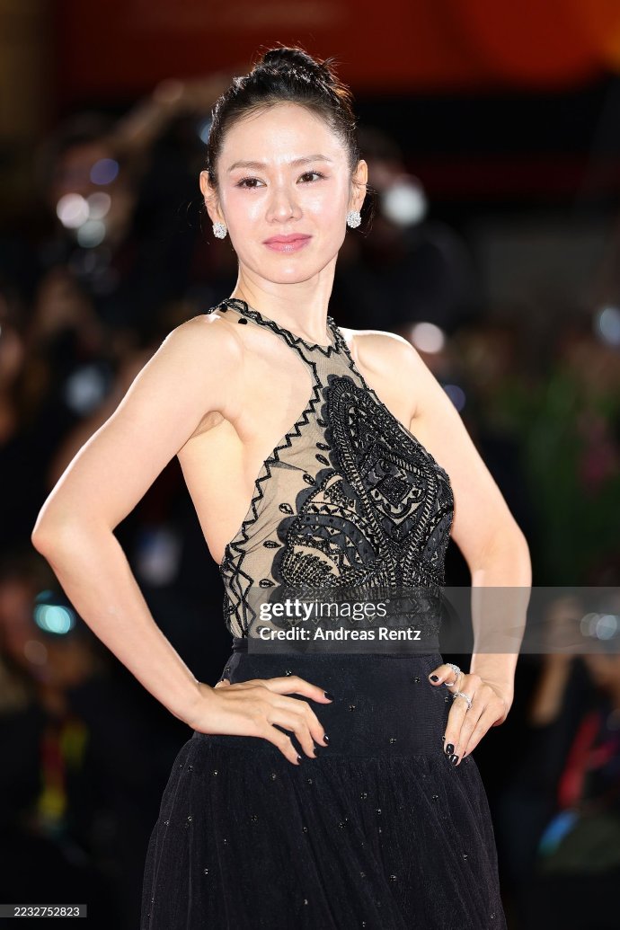 Son Ye Jin đổ bộ thảm đỏ LHP Venice: Visual bị Son Ye Jin đổ bộ thảm đỏ LHP Venice: Visual bị