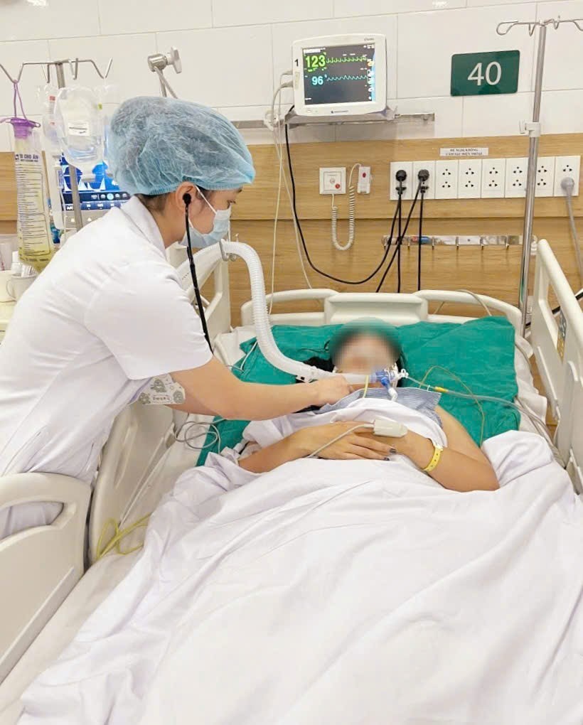 Rùng mình: Hai người phụ nữ liệt toàn thân, sống phụ thuộc vào sự chăm sóc của người khác sau mũi tiêm làm đẹp - Ảnh 2. Rùng mình: Hai người phụ nữ liệt toàn thân, sống phụ thuộc vào sự chăm sóc của người khác sau mũi tiêm làm đẹp - Ảnh 2.