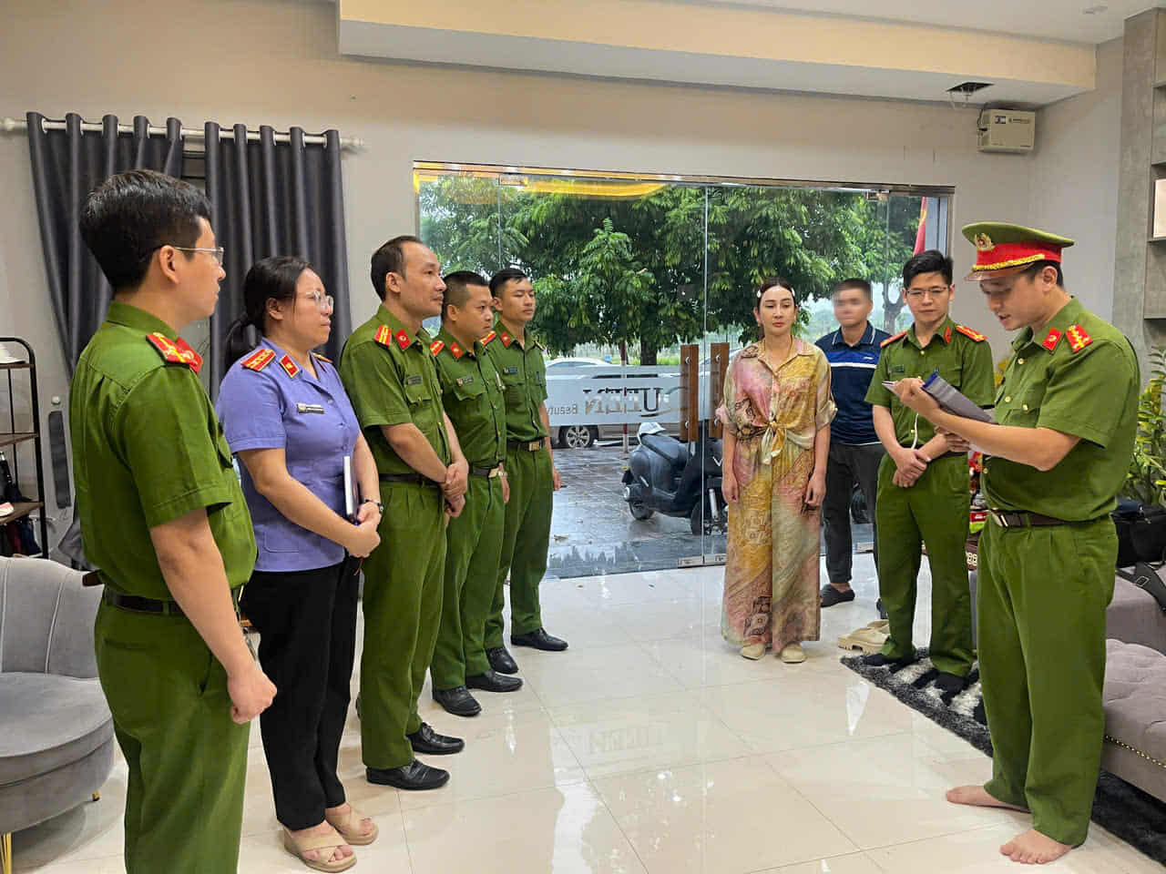 Khởi tố cặp vợ chồng trùm giang hồ ở Thanh Hóa về tội Trốn thuế - Ảnh 1. Khởi tố cặp vợ chồng trùm giang hồ ở Thanh Hóa về tội Trốn thuế - Ảnh 1.