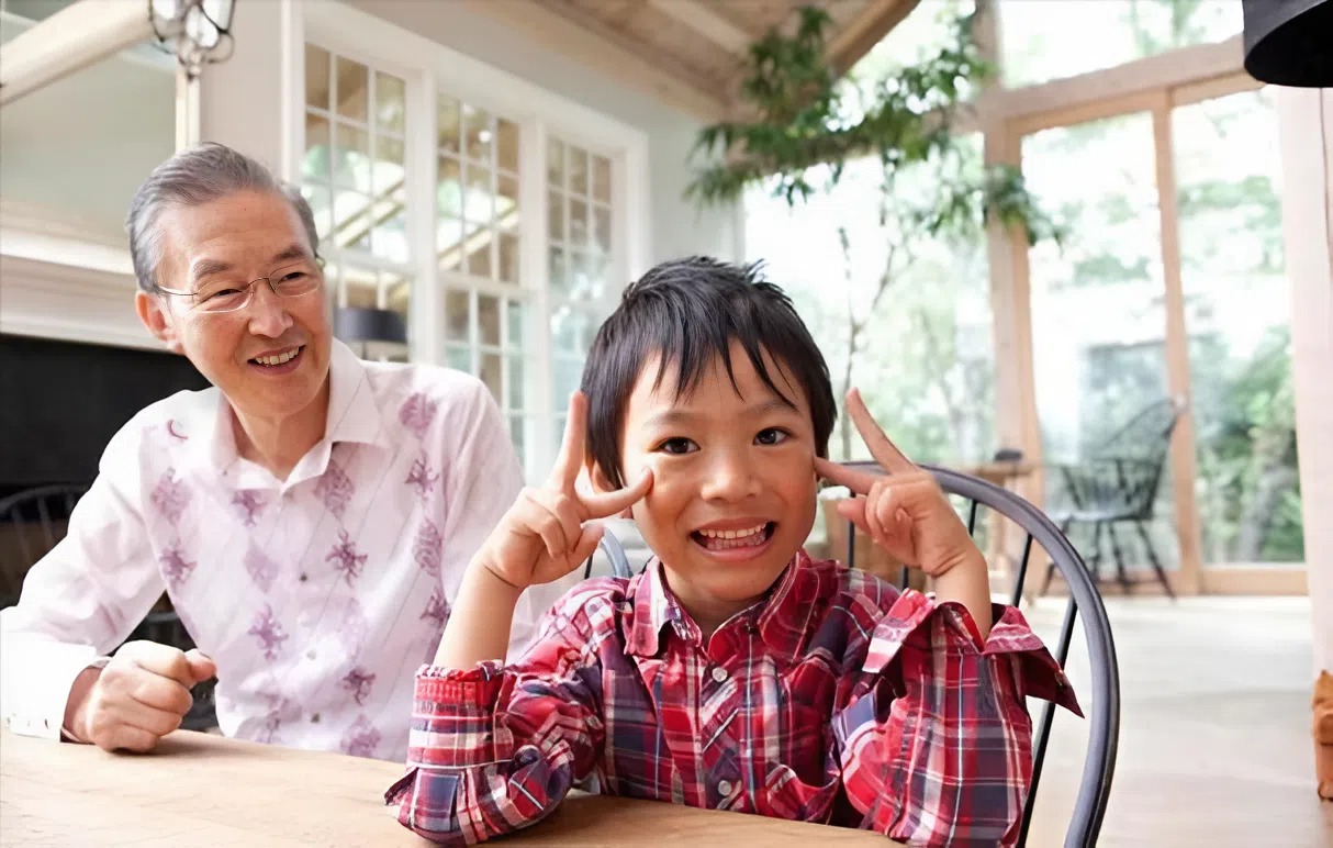 Khi về già, những bậc cha mẹ khôn ngoan nhất thường không khoe điều này, dù thực tế con cái họ đúng như vậy! - Ảnh 1. Khi về già, những bậc cha mẹ khôn ngoan nhất thường không khoe điều này, dù thực tế con cái họ đúng như vậy! - Ảnh 1.