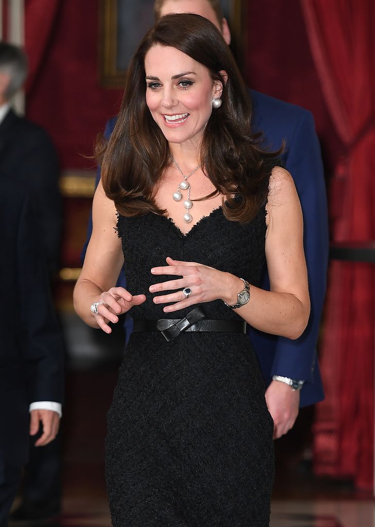 c35bbb59df2e-princess-kate-pearl-jewellery-2017-1756557402798490571362-1756569042596-17565690440991032564690.jpg