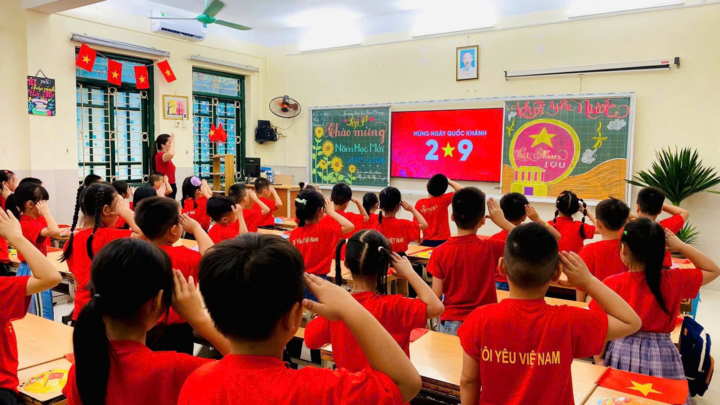 Sắc cờ hoa rực rỡ khắp sân trường, lớp học mừng đại lễ Quốc khánh 2/9 - Ảnh 7. Sắc cờ hoa rực rỡ khắp sân trường, lớp học mừng đại lễ Quốc khánh 2/9 - Ảnh 7.