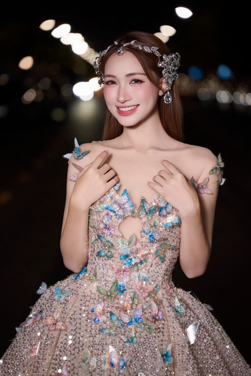 hoa-minzy-da-trang-sang-cang-bong-nho-uong-collagen2-1756519781452911754931.jpg