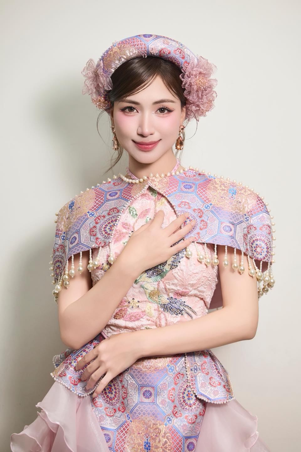 hoa-minzy-da-trang-sang-cang-bong-nho-uong-collagen4-1756519781365299748468.jpg