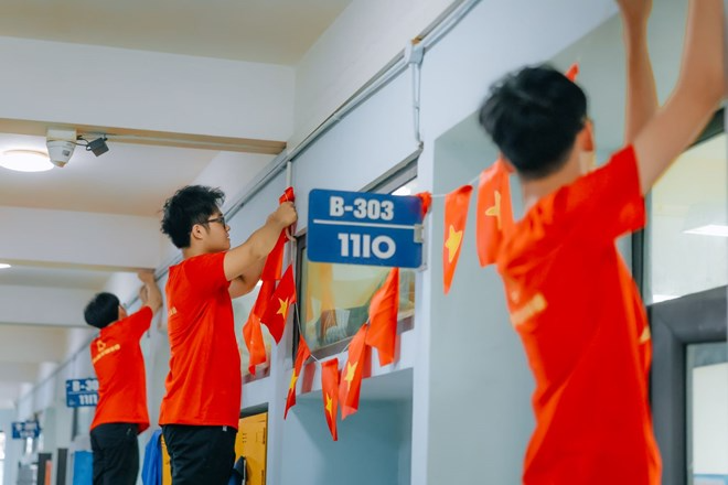 Sắc cờ hoa rực rỡ khắp sân trường, lớp học mừng đại lễ Quốc khánh 2/9 - Ảnh 5. Sắc cờ hoa rực rỡ khắp sân trường, lớp học mừng đại lễ Quốc khánh 2/9 - Ảnh 5.