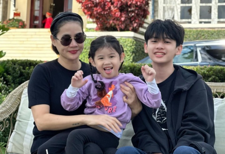 Hôn nhân lận đận của 2 nữ diễn viên cùng tên trong 'Mưa đỏ' - Ảnh 5. Hôn nhân lận đận của 2 nữ diễn viên cùng tên trong 'Mưa đỏ' - Ảnh 5.