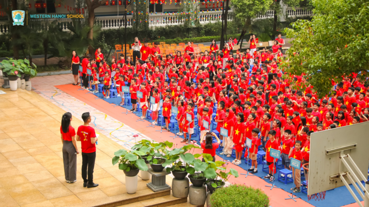 Sắc cờ hoa rực rỡ khắp sân trường, lớp học mừng đại lễ Quốc khánh 2/9 - Ảnh 9. Sắc cờ hoa rực rỡ khắp sân trường, lớp học mừng đại lễ Quốc khánh 2/9 - Ảnh 9.