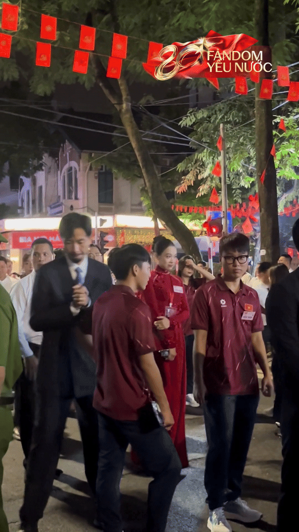 Đen Vâu ghi điểm vì 1 hành động cực tinh tế với chiến sĩ công an làm nhiệm vụ tổng duyệt A80- Ảnh 1. Đen Vâu ghi điểm vì 1 hành động cực tinh tế với chiến sĩ công an làm nhiệm vụ tổng duyệt A80- Ảnh 1.