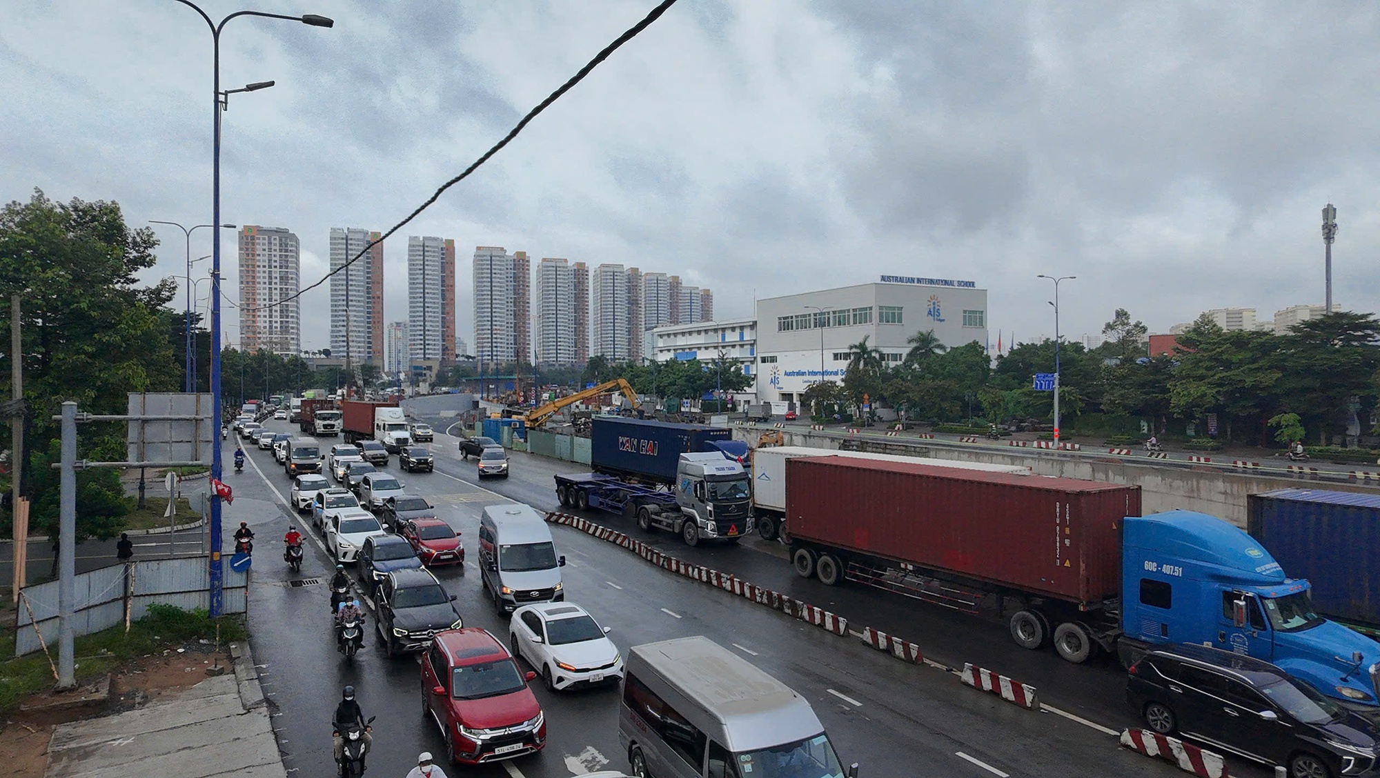 Cửa ngõ TP HCM "ngộp thở" ngày đầu nghỉ lễ 2-9 - Ảnh 9. Cửa ngõ TP HCM “ngộp thở” ngày đầu nghỉ lễ 2-9 - Ảnh 9.