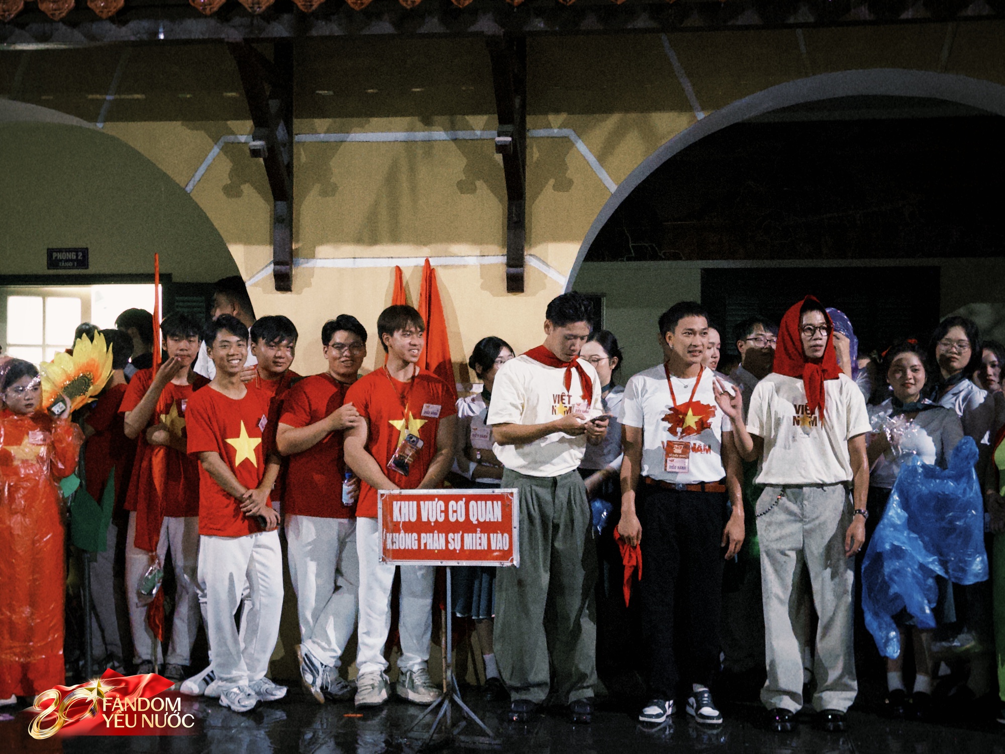 “Sít rịt” đã đời cho những ai không chịu ngủ vào đêm 29/8 - Ảnh 4. “Sít rịt” đã đời cho những ai không chịu ngủ vào đêm 29/8 - Ảnh 4.