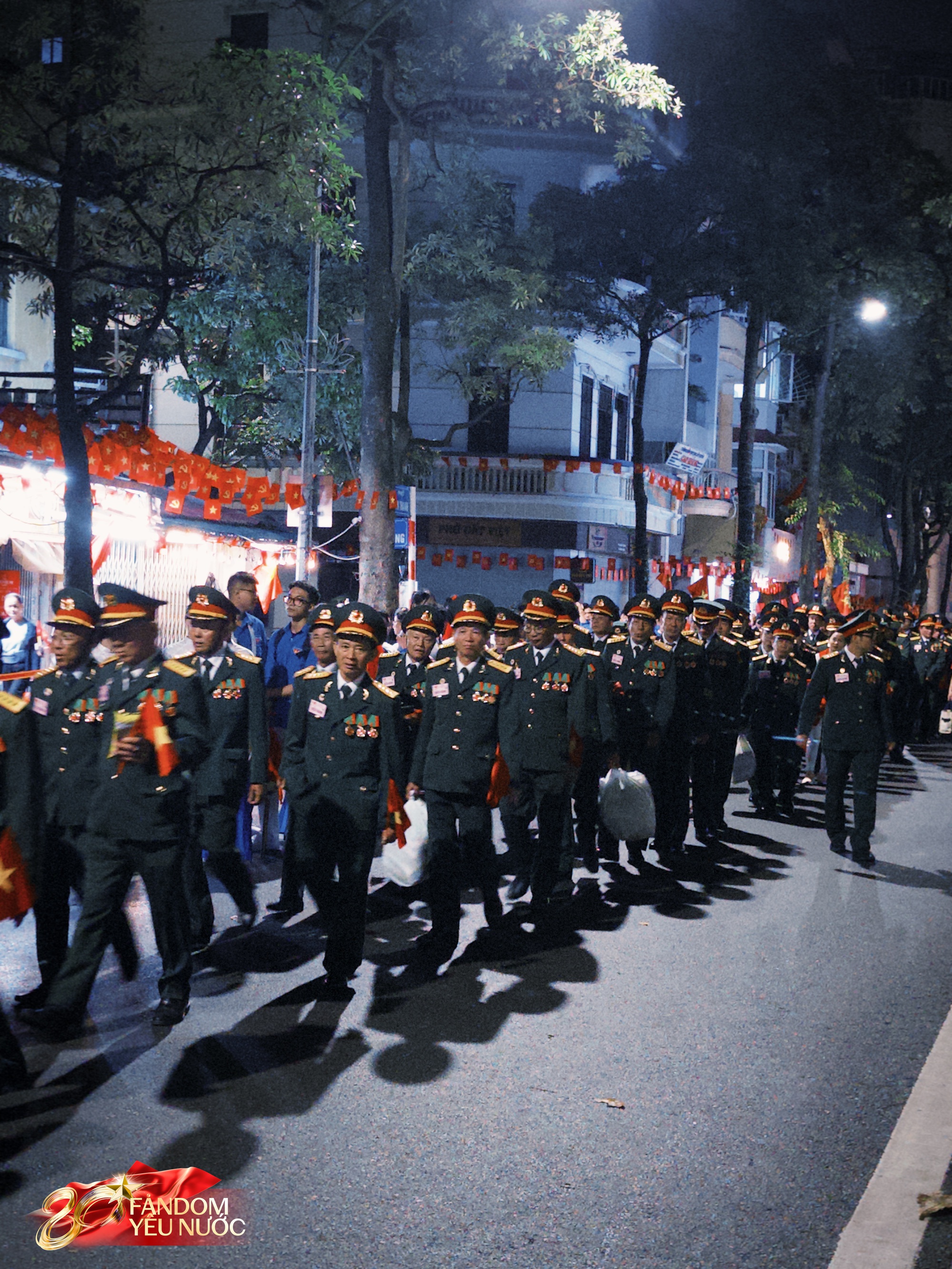“Sít rịt” đã đời cho những ai không chịu ngủ vào đêm 29/8 - Ảnh 3. “Sít rịt” đã đời cho những ai không chịu ngủ vào đêm 29/8 - Ảnh 3.